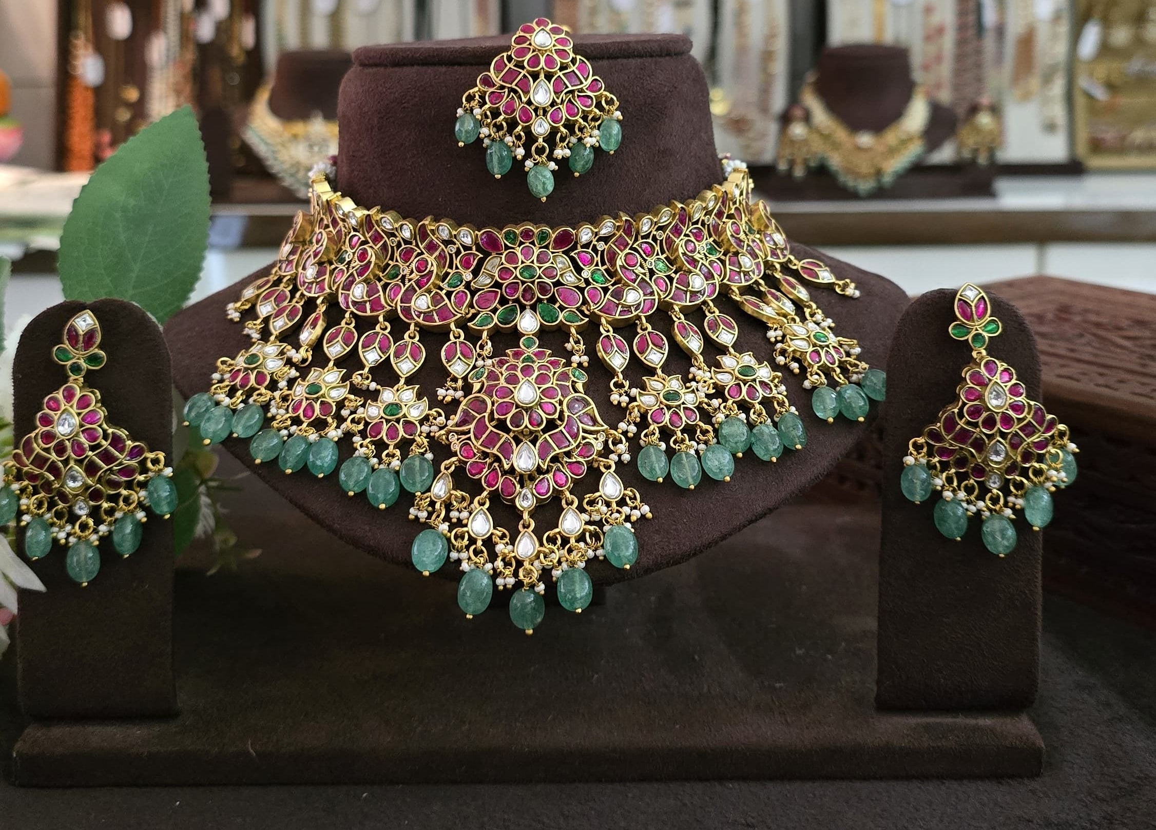 Heavy Kundan Chocker Set - SV3131