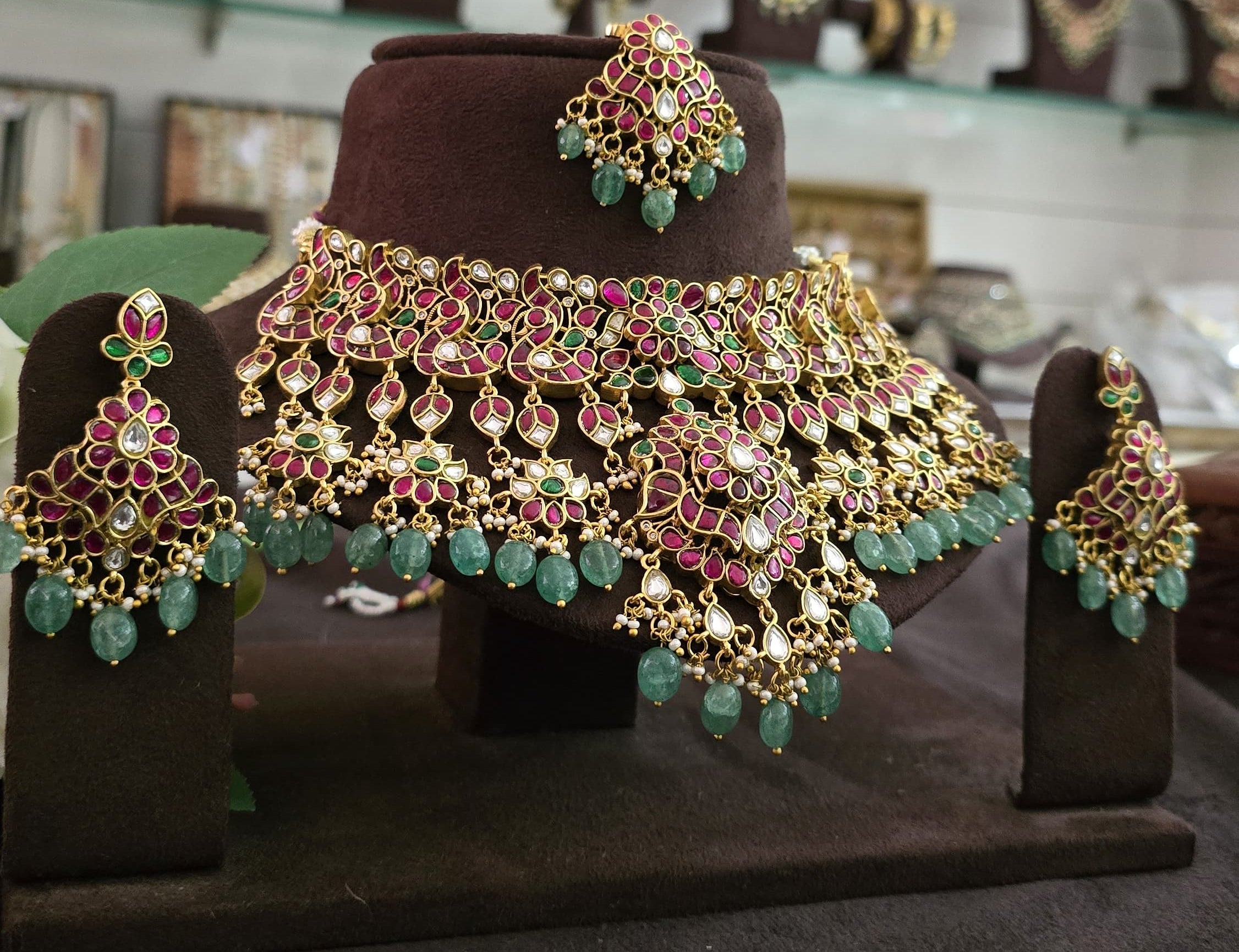 Heavy Kundan Chocker Set - SV3131