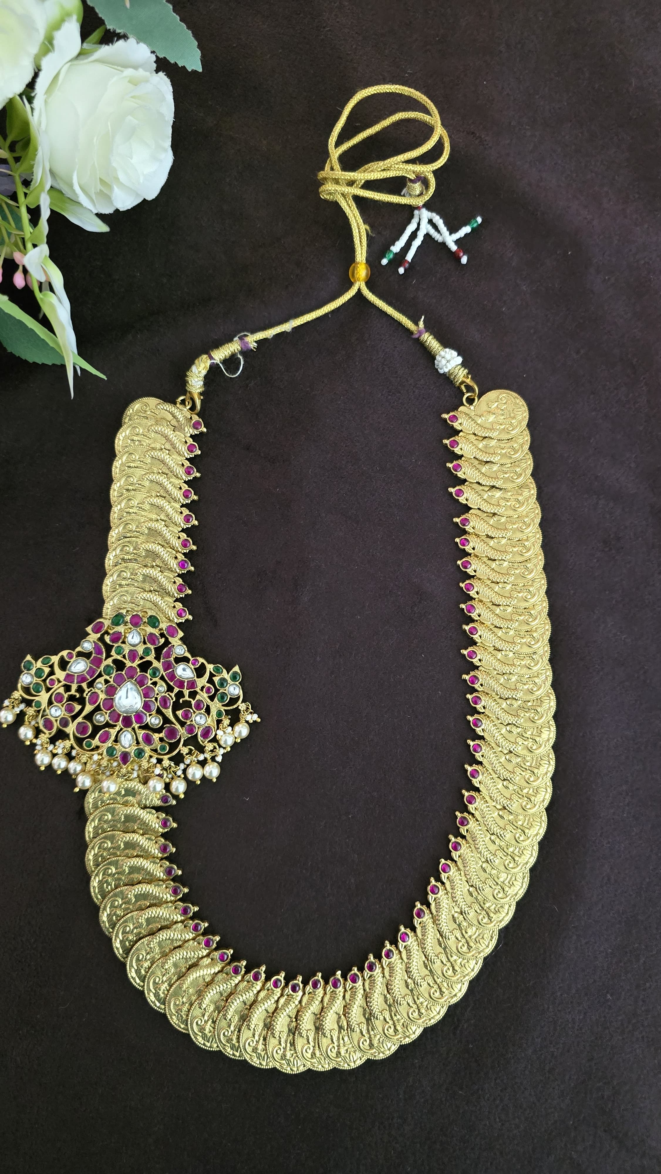 Traditional Mid Length Kaasu haram With Jaadu Kundan Side Pendent - SV3120