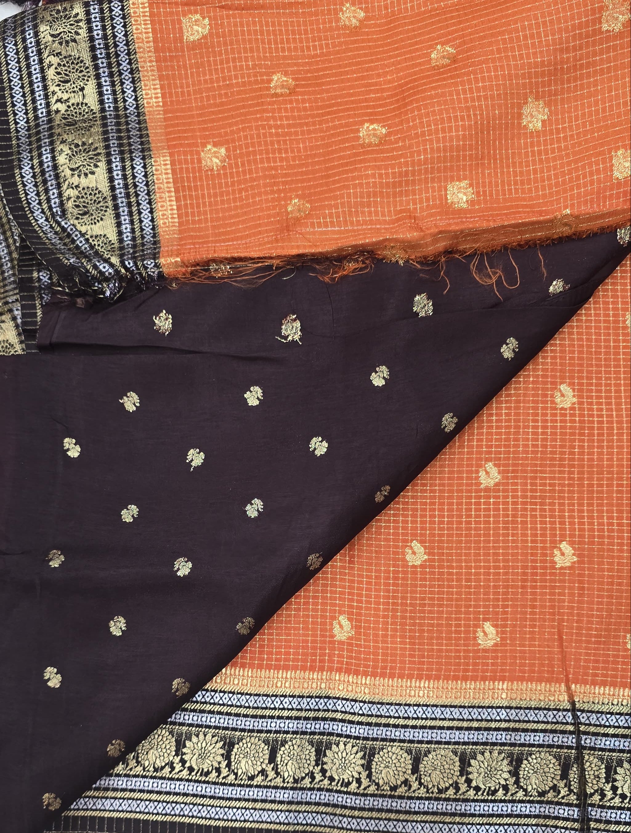 Vintage Checks Sarees - 3189