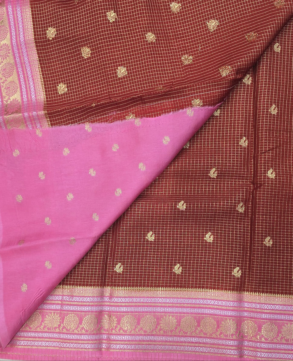 Vintage Checks Sarees - 3189