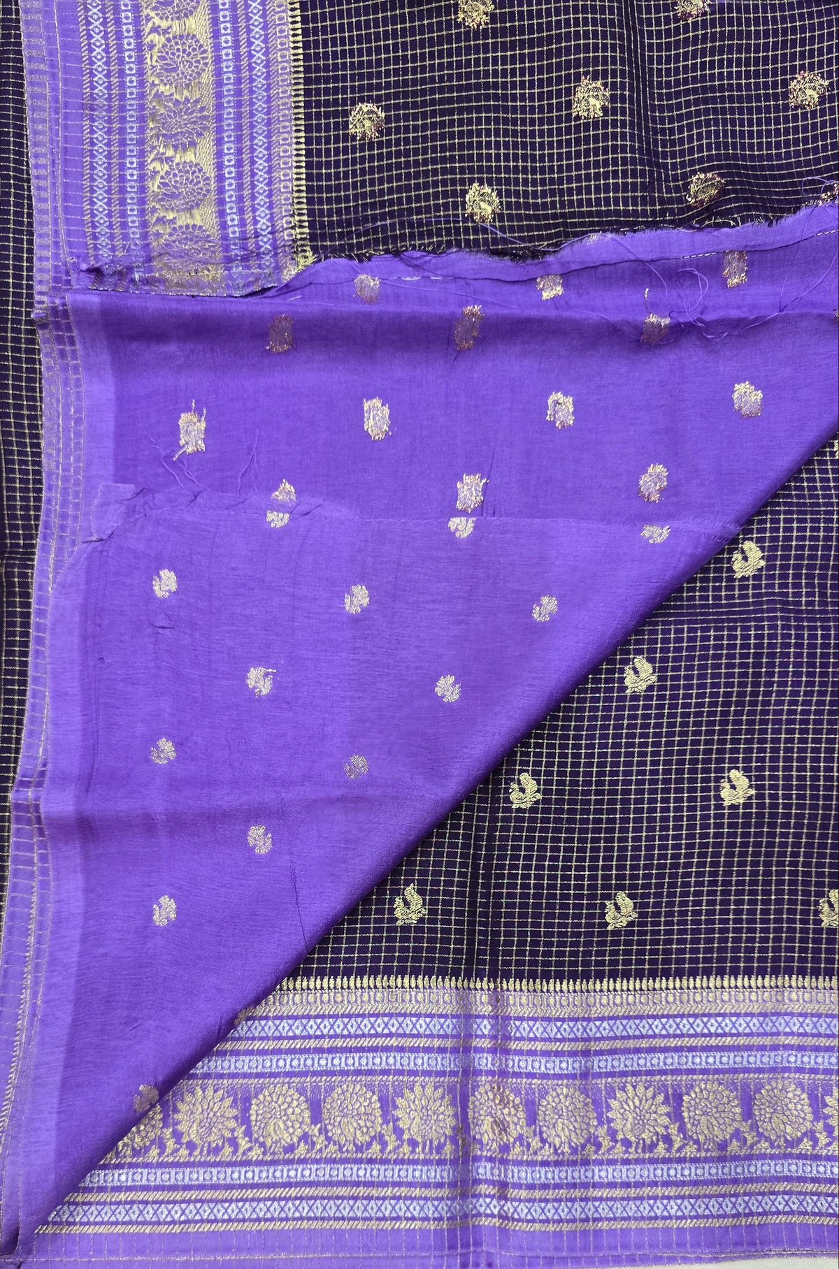Vintage Checks Sarees - 3189