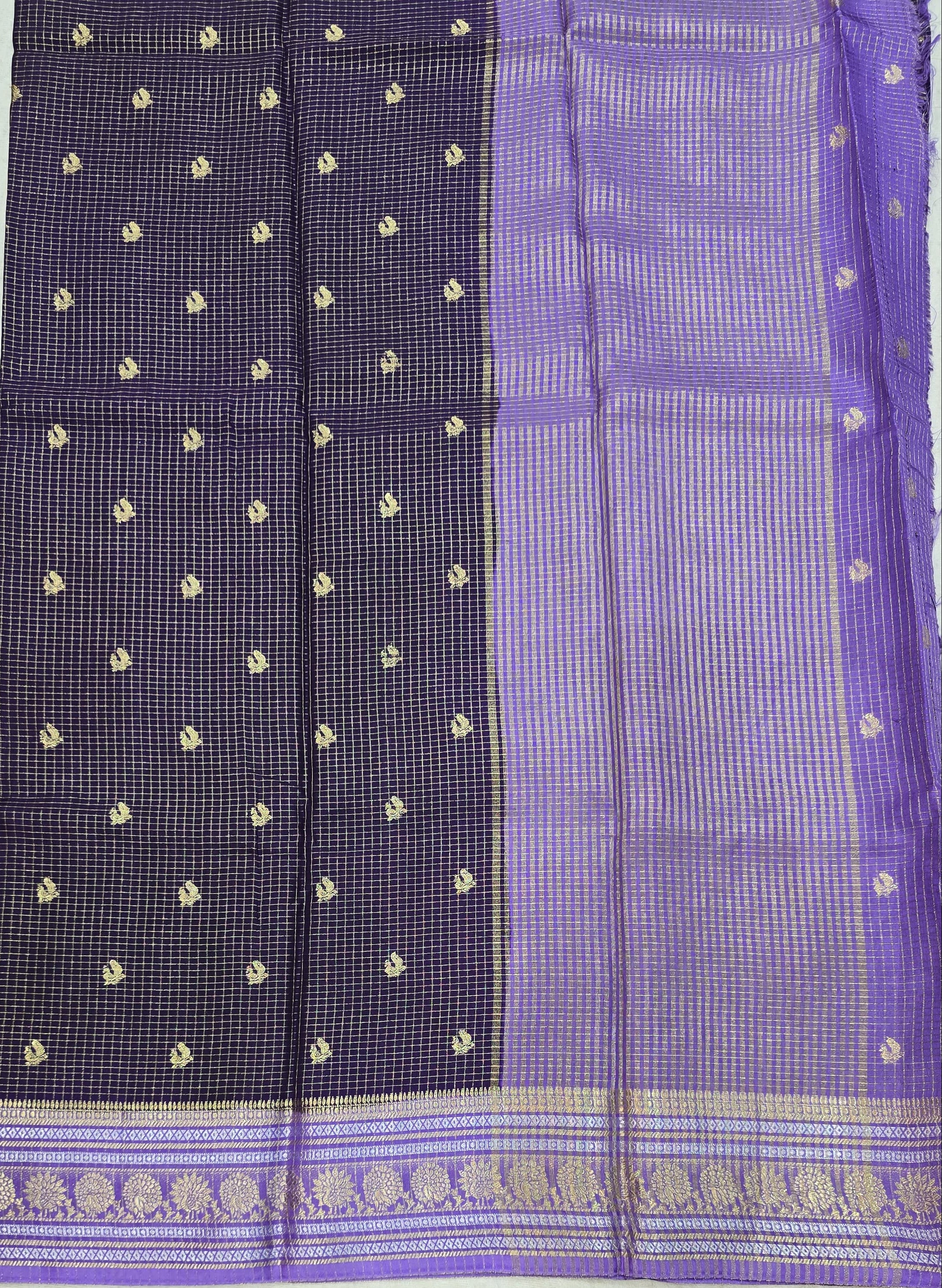 Vintage Checks Sarees - 3189