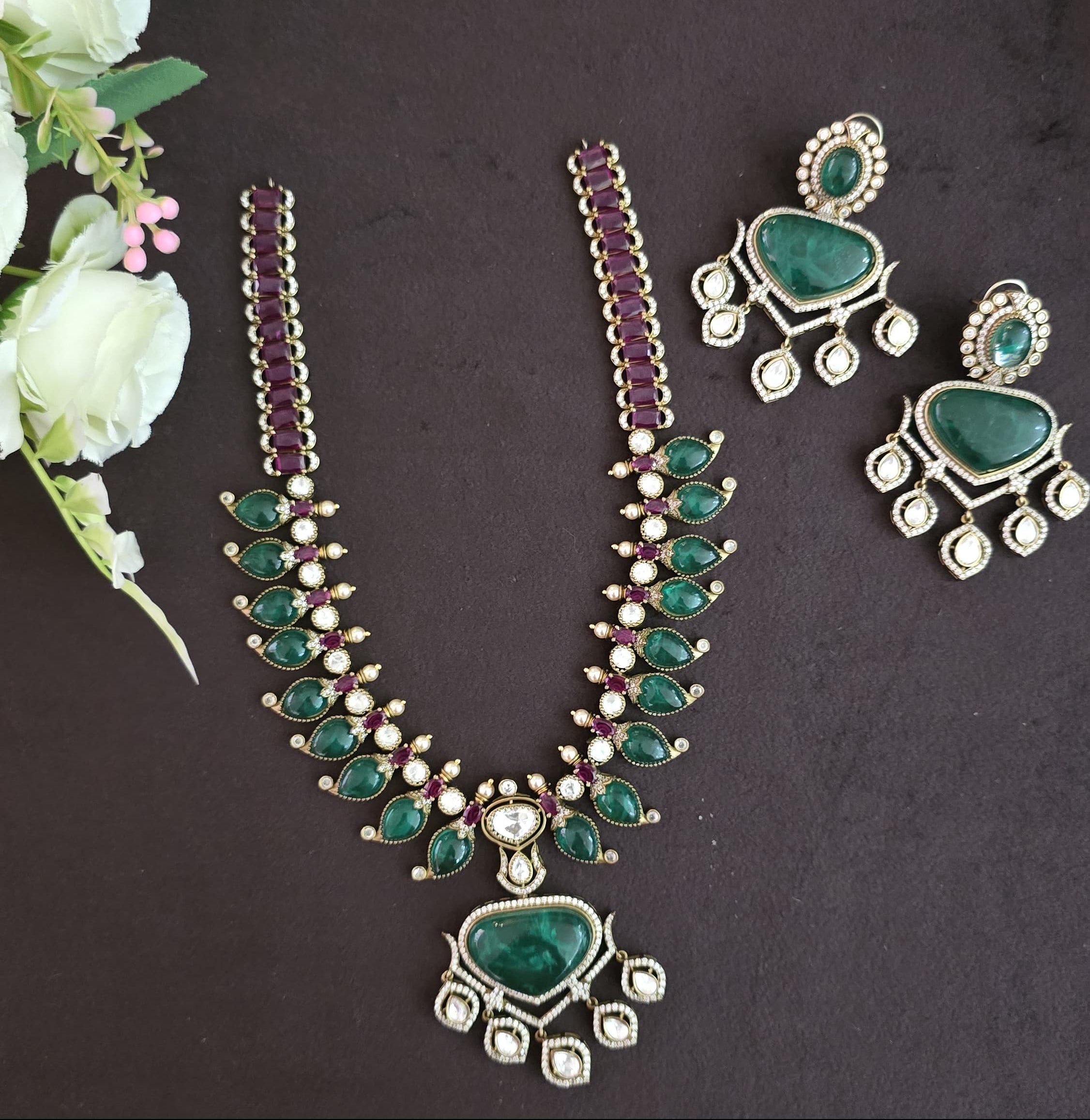 Designer Neckset - SV3122