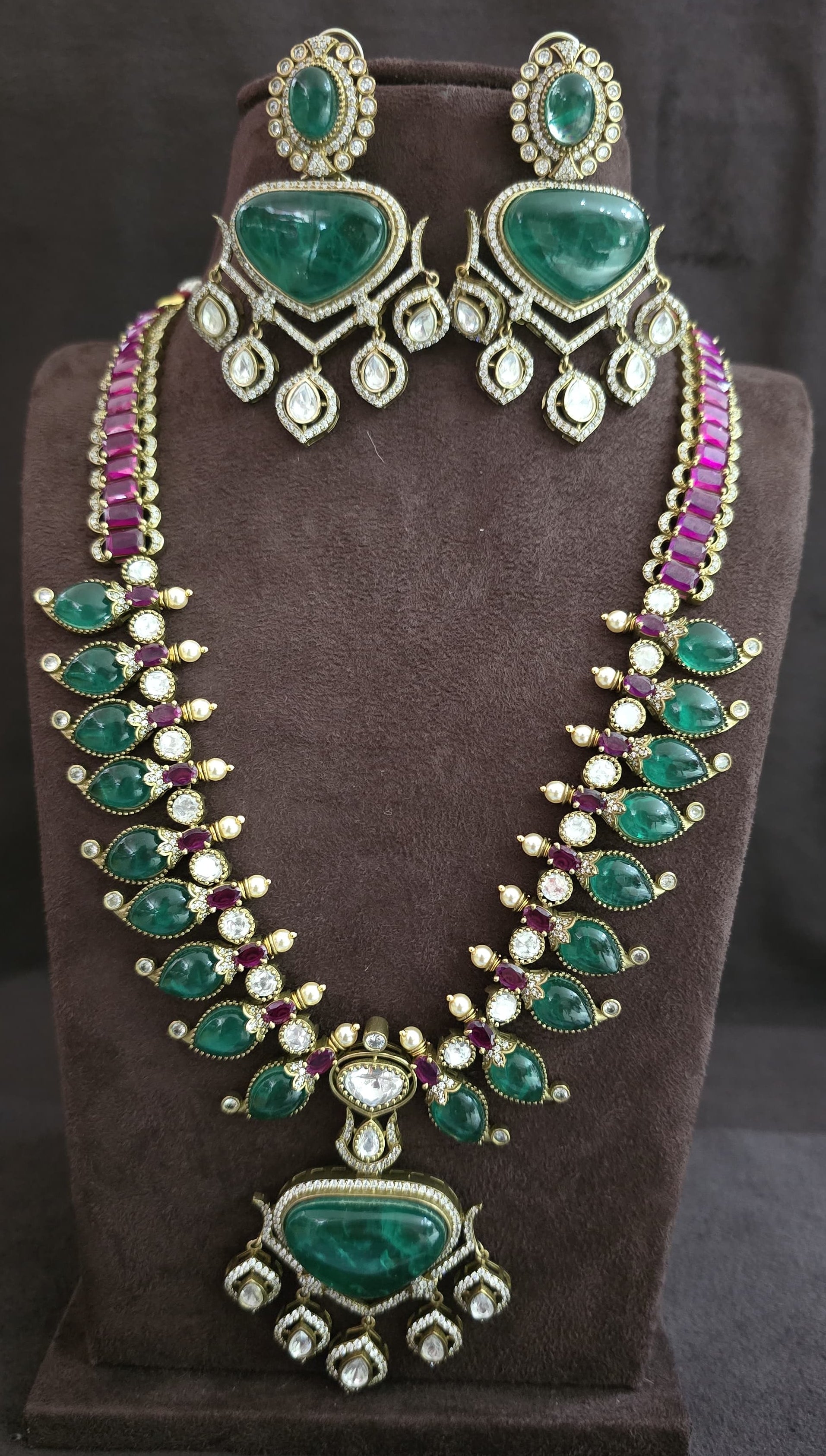 Designer Neckset - SV3122