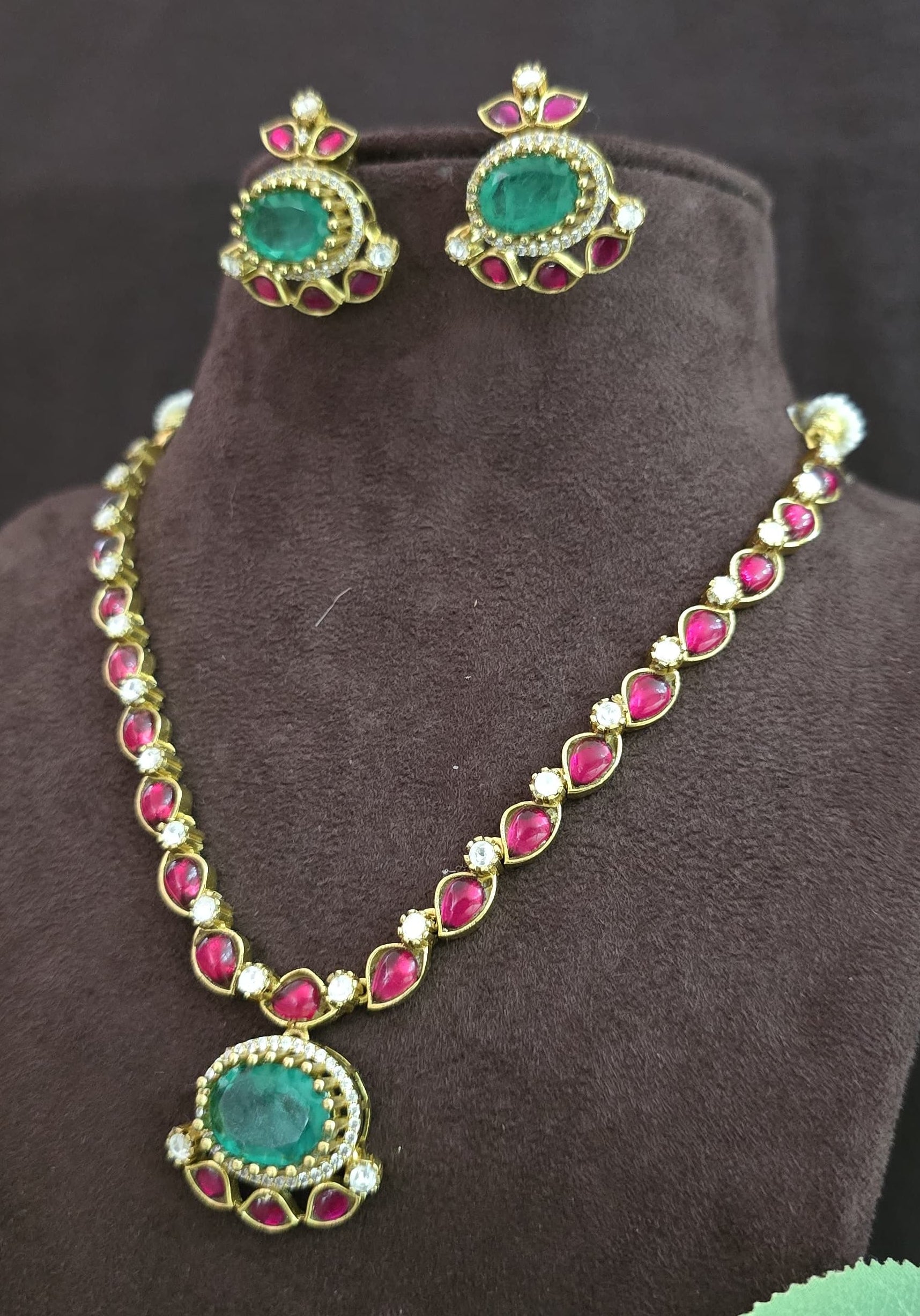 Simple Kundan Neckset - SV3151